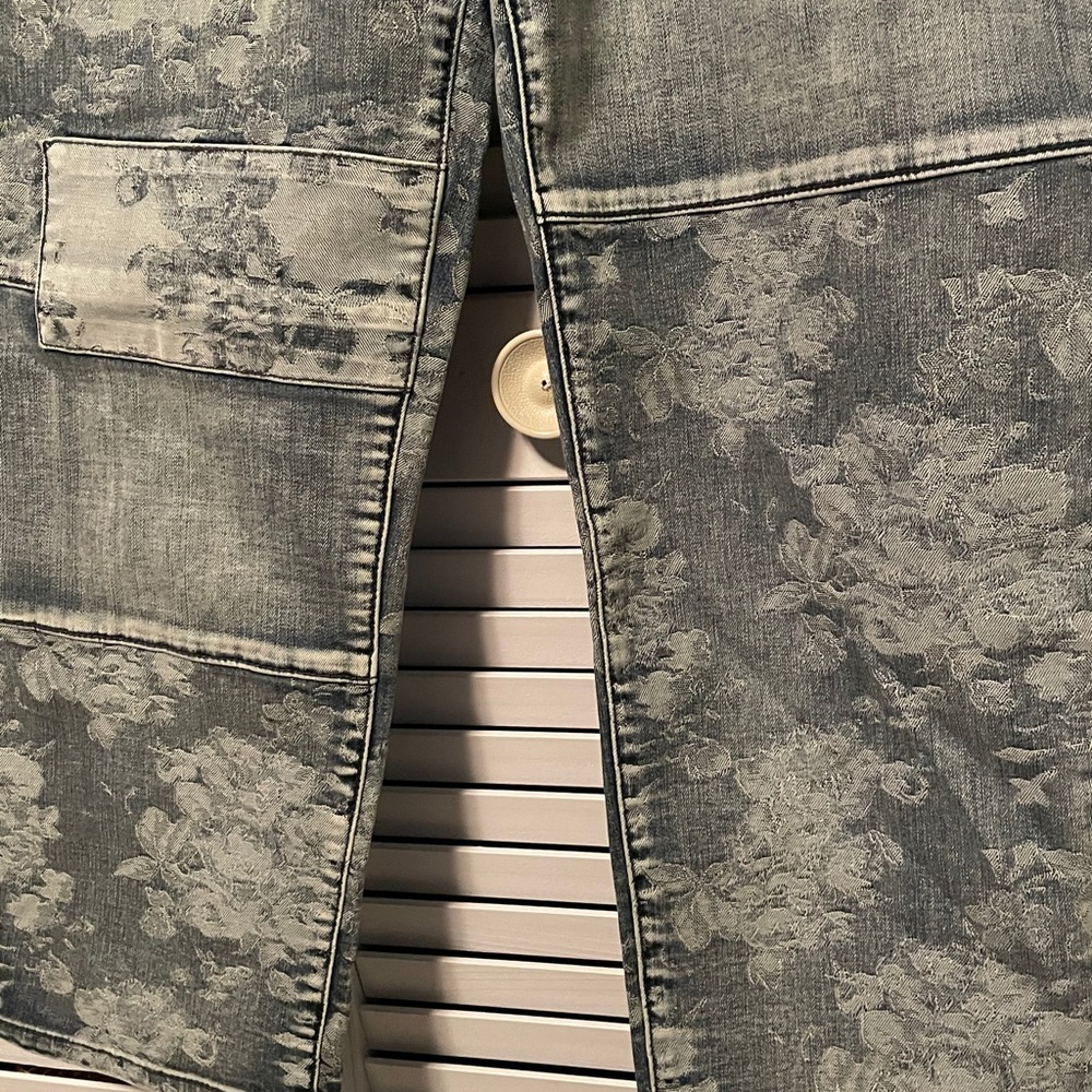 So Slimming Chico’s Crop Patchwork Jeans Size 2 L - image 2